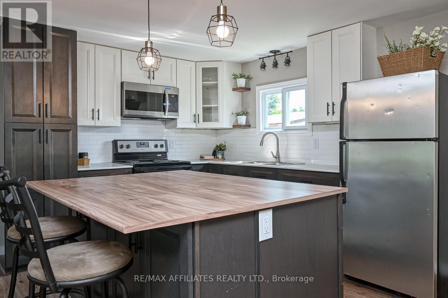 Photo 16 of 18 Cassell Lane, Rideau Lakes ON