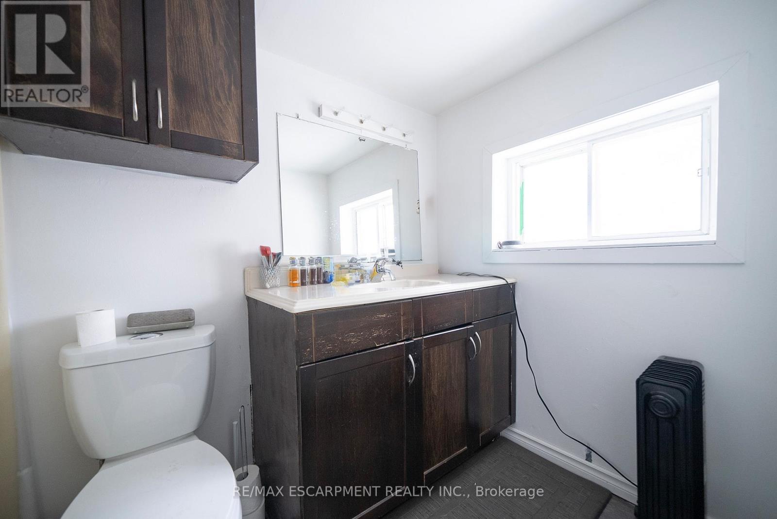 Photo 13 of 294 Darling Street, Brantford ON