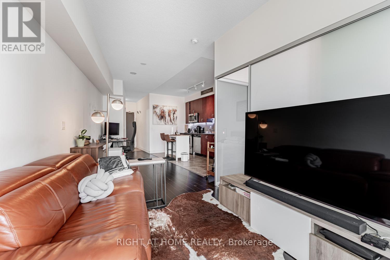 #3206 223 WEBB DRIVE - 18