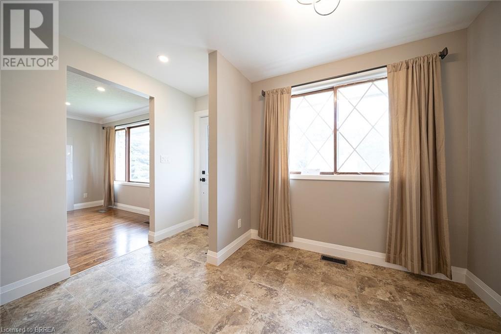 Photo 3 of 404 Nelson Street Unit Upper, Brantford ON