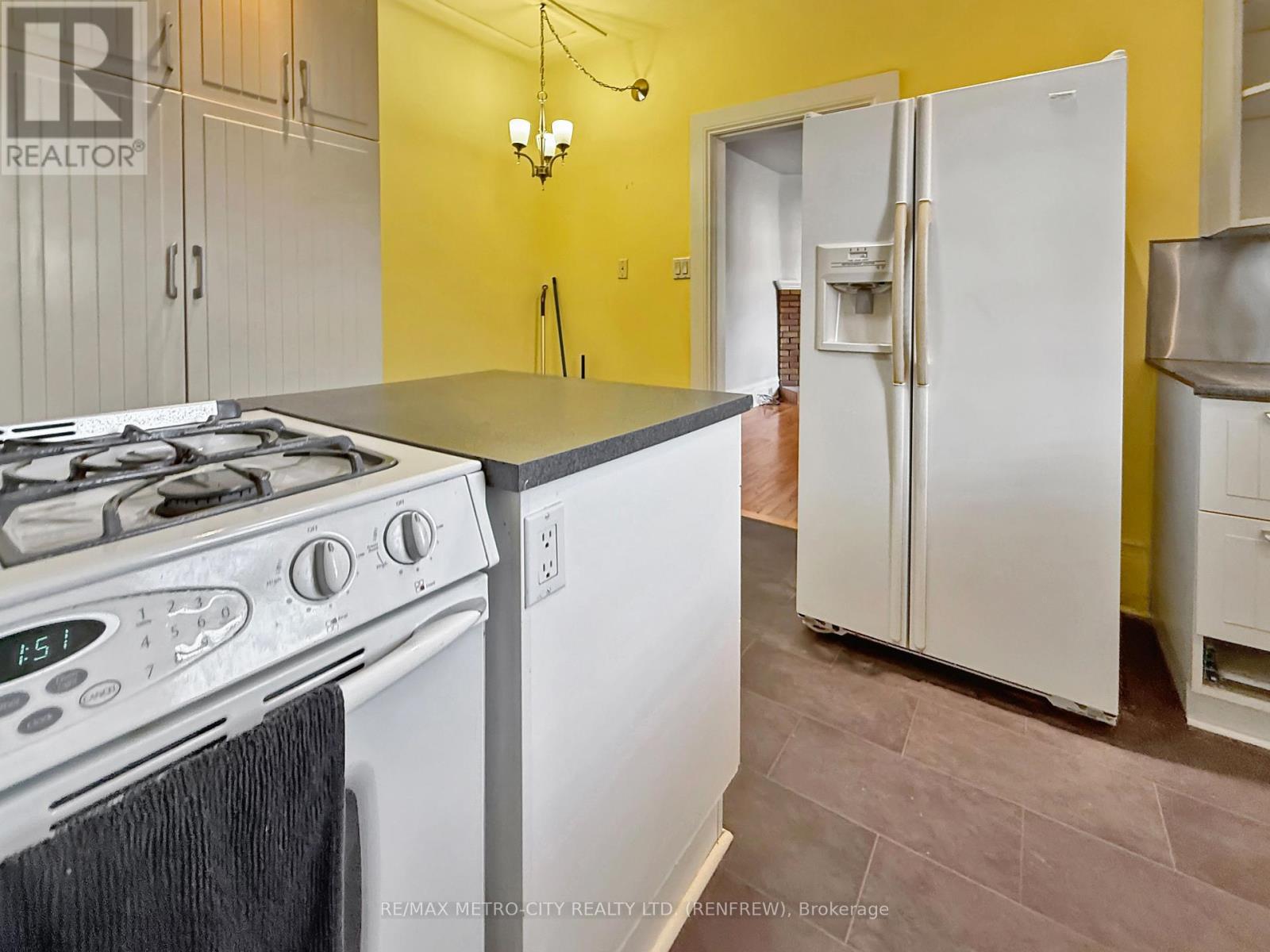 Photo 6 of 19 Lorne Street S, Renfrew ON