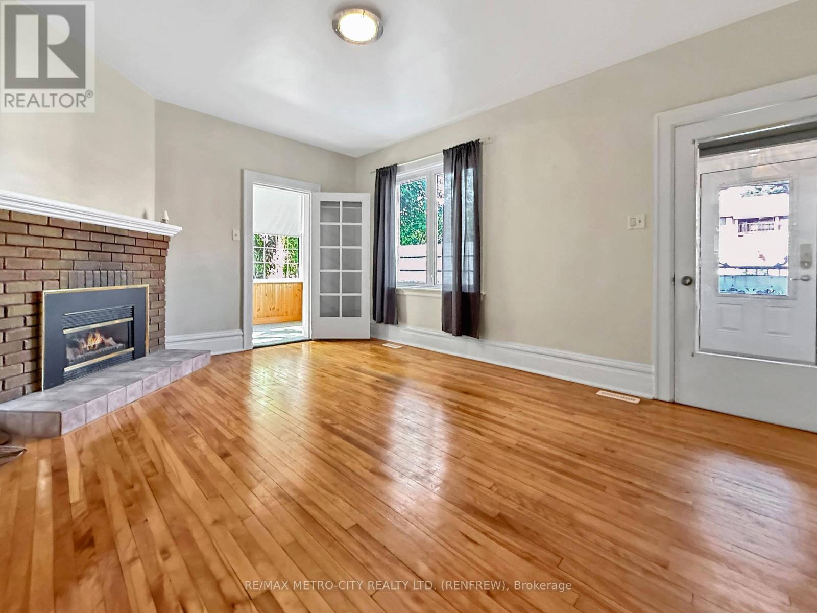 Photo 8 of 19 Lorne Street S, Renfrew ON