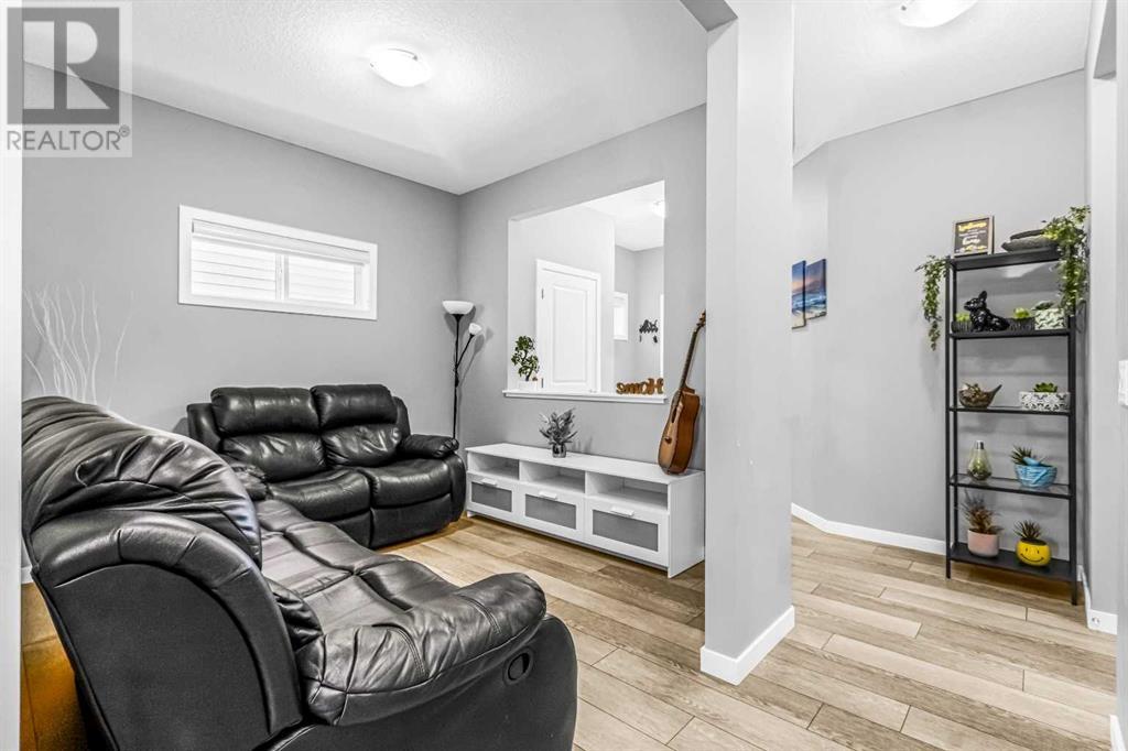 Photo 16 of 1036 Chinook Gate Heath Sw, Airdrie AB
