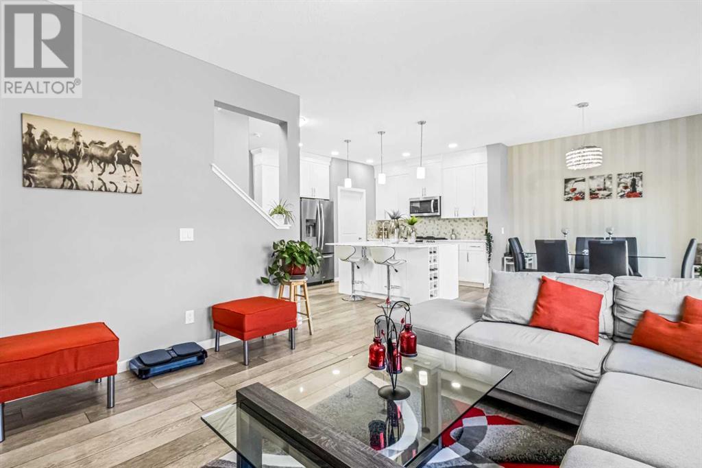 Photo 3 of 1036 Chinook Gate Heath Sw, Airdrie AB