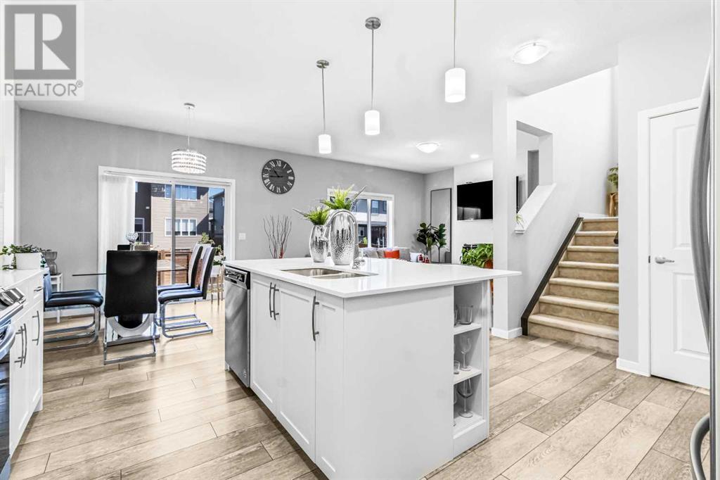 Photo 14 of 1036 Chinook Gate Heath Sw, Airdrie AB