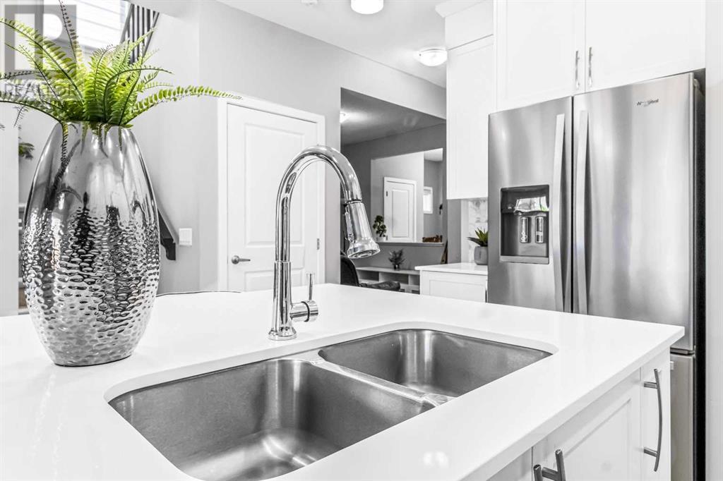 Photo 10 of 1036 Chinook Gate Heath Sw, Airdrie AB