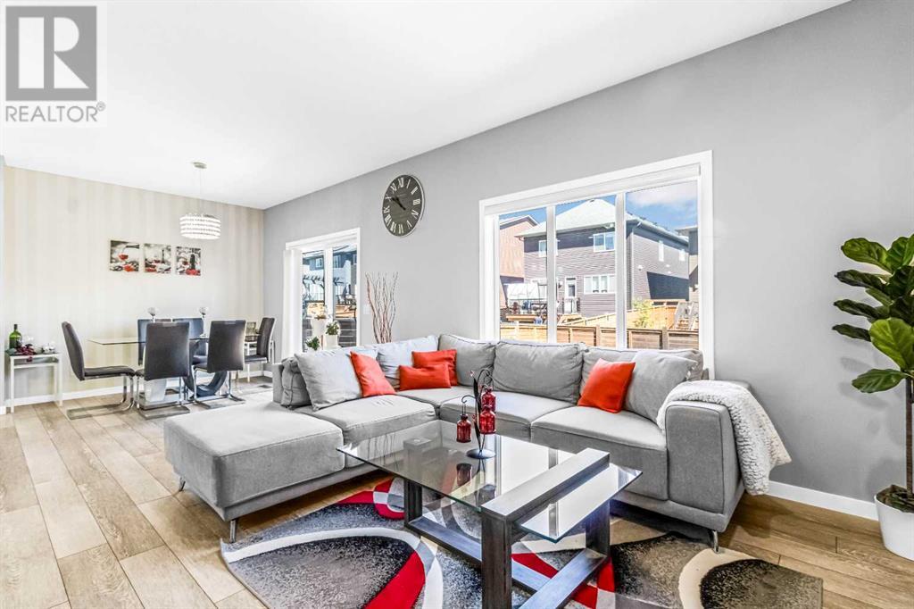 Photo 2 of 1036 Chinook Gate Heath Sw, Airdrie AB