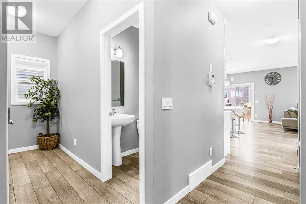 Photo 17 of 1036 Chinook Gate Heath Sw, Airdrie AB
