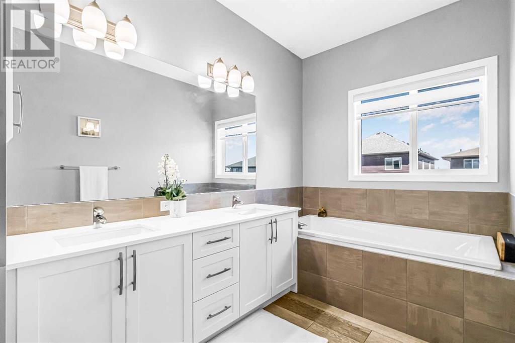 Photo 25 of 1036 Chinook Gate Heath Sw, Airdrie AB