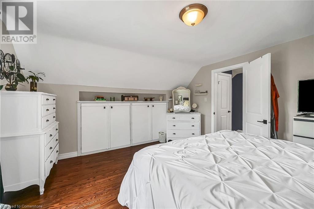 Photo 8 of 435 East 42nd Street, Hamilton ON