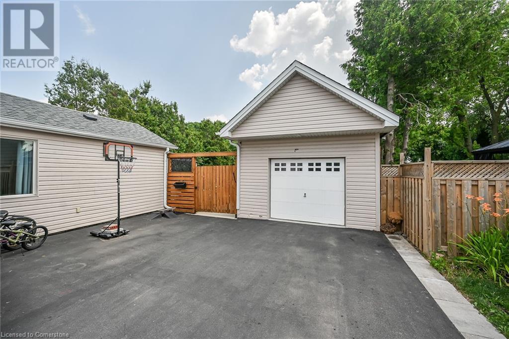 Photo 7 of 435 East 42nd Street, Hamilton ON