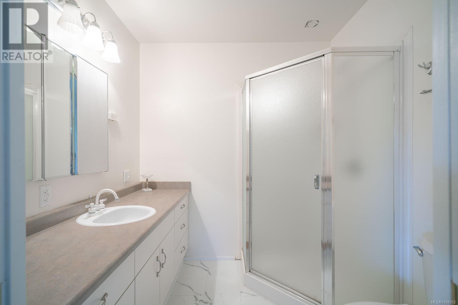 Photo 34 of 300 304 Deer Rd, Lake Cowichan BC