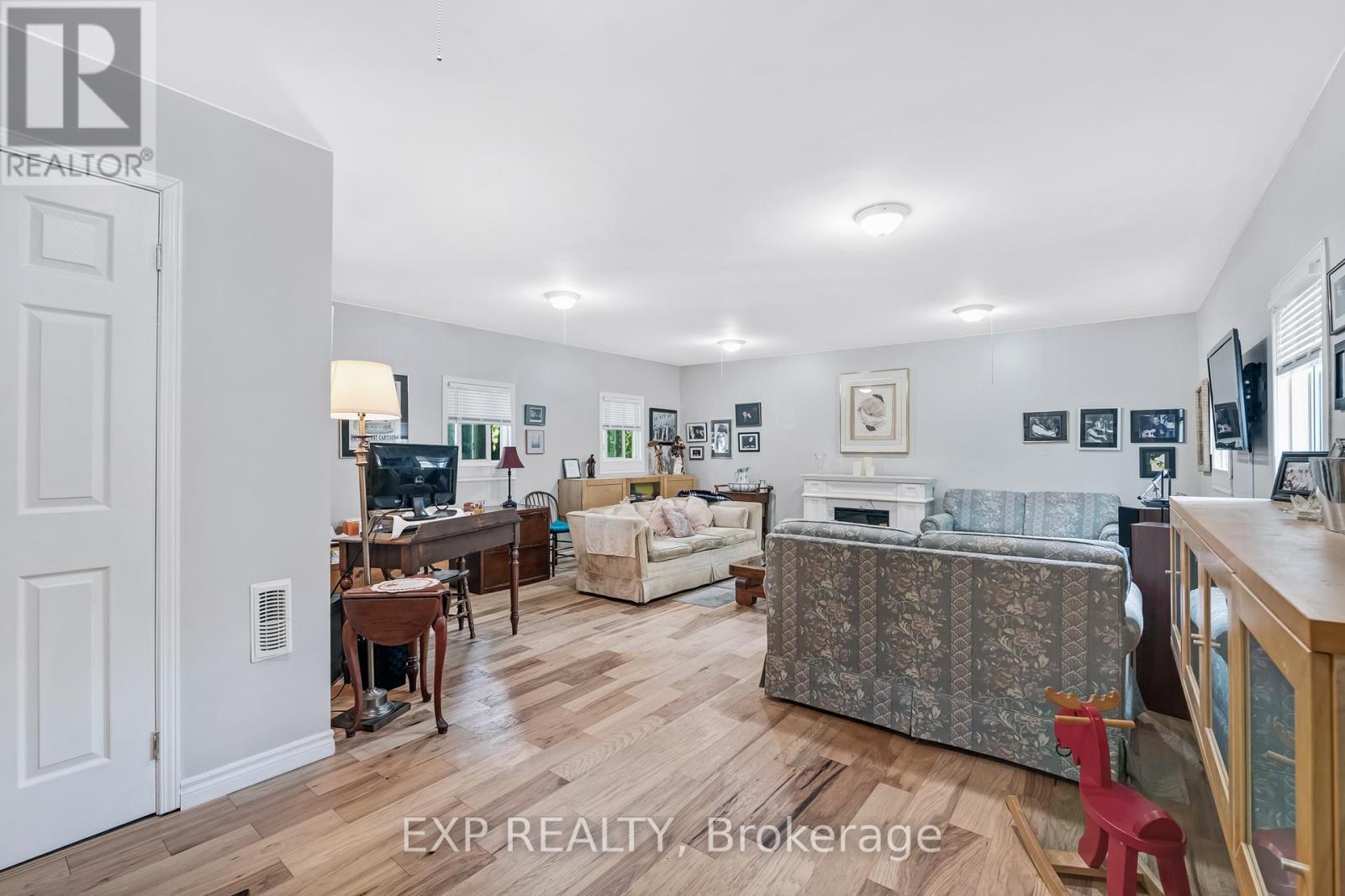 Photo 13 of 77 Seventh Street, Brock ON