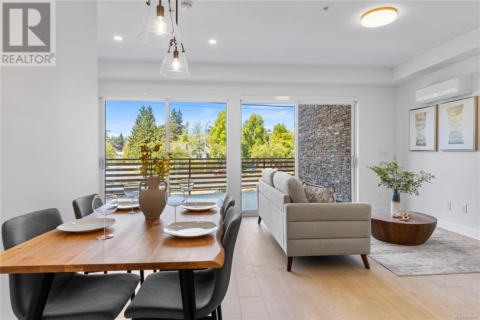 Photo 3 of 101 2629 Millstream Rd, Langford BC