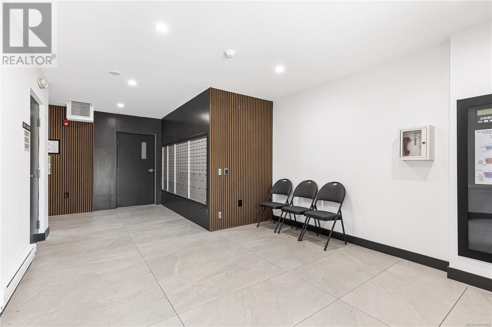 Photo 2 of 501 2629 Millstream Rd, Langford BC