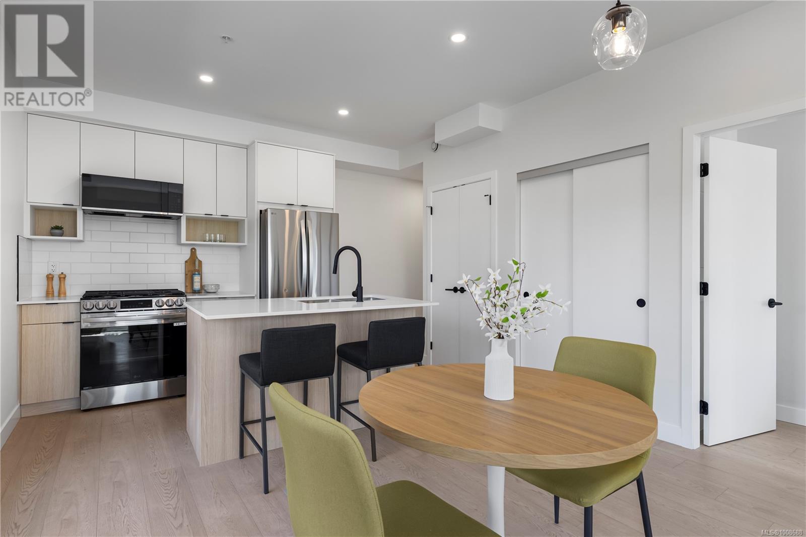 Photo 15 of 501 2629 Millstream Rd, Langford BC