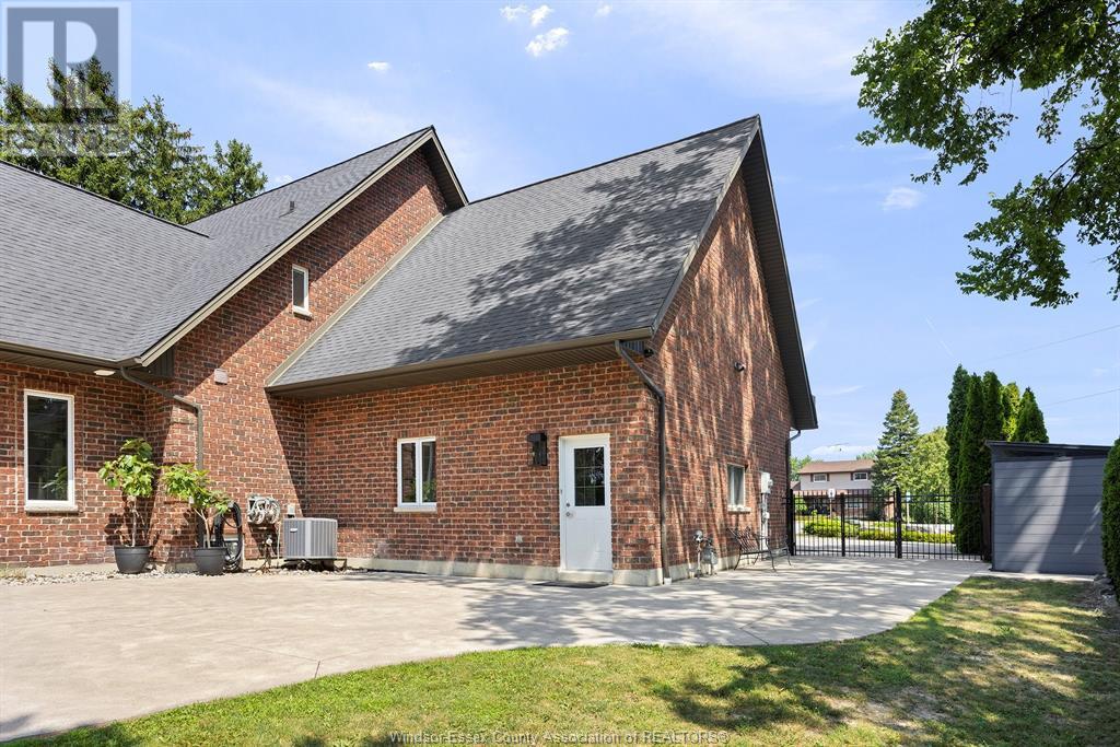 Photo 36 of 499 Old Tecumseh, Lakeshore ON
