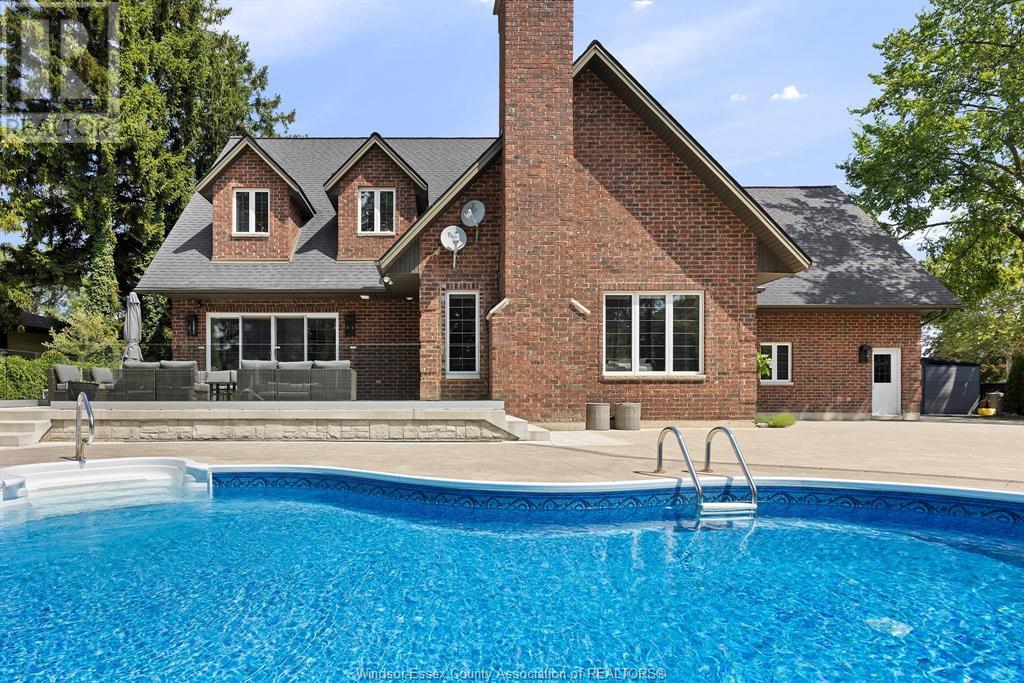Photo 9 of 499 Old Tecumseh, Lakeshore ON