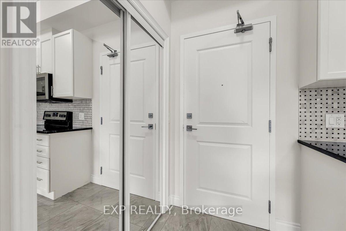 Photo 8 of 819 2486 Old Bronte Road, Oakville ON