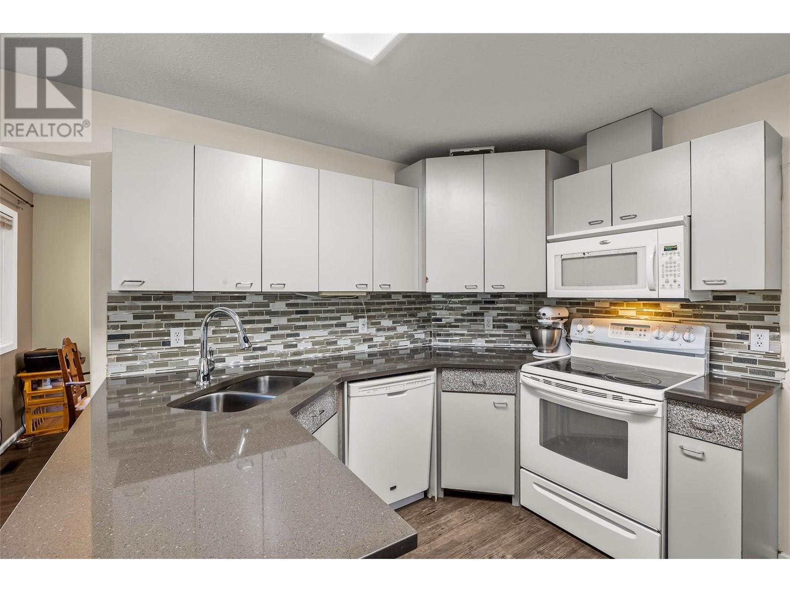 Photo 11 of 2869 Squamish Court, Kamloops BC