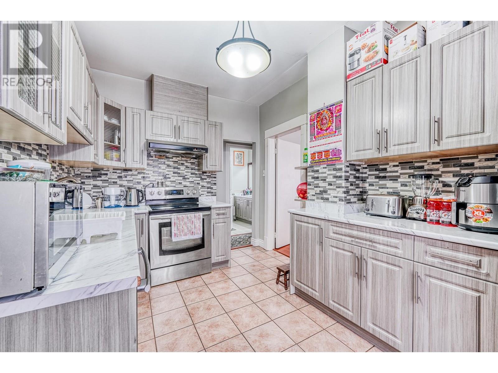 Photo 11 of 483 E 47th Avenue, Vancouver BC