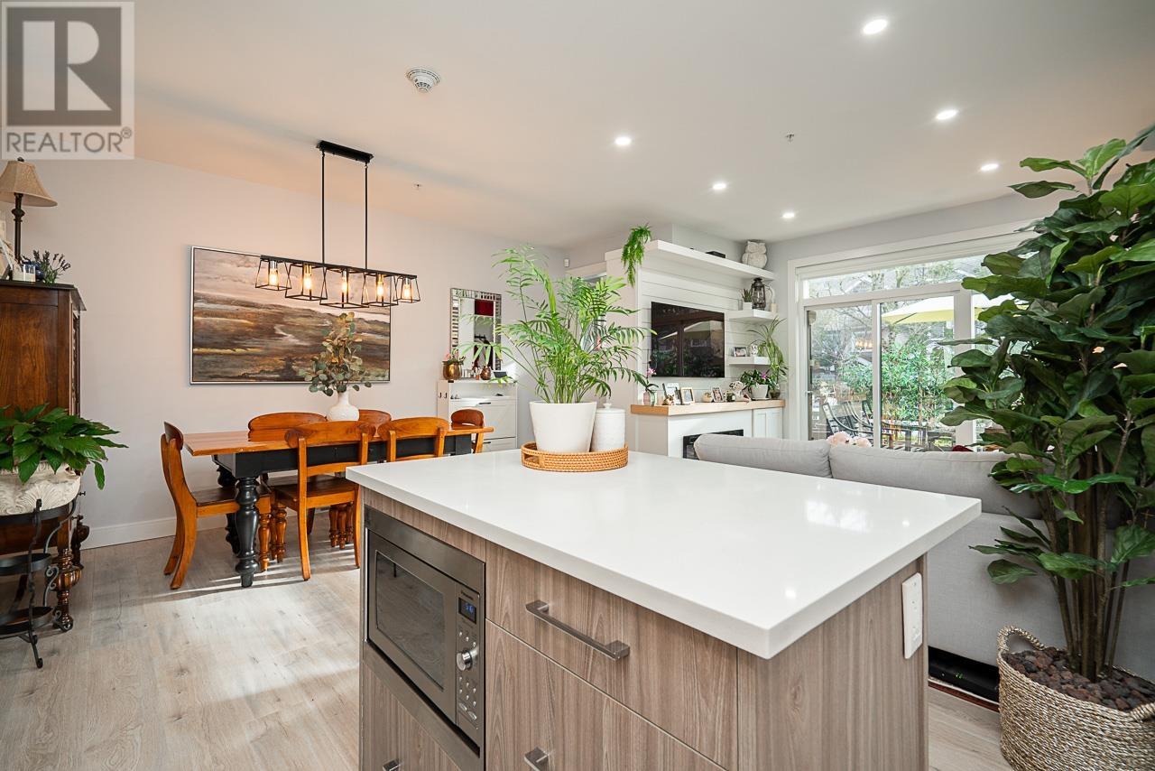 Photo 14 of 103 7131 17 Avenue, Burnaby BC
