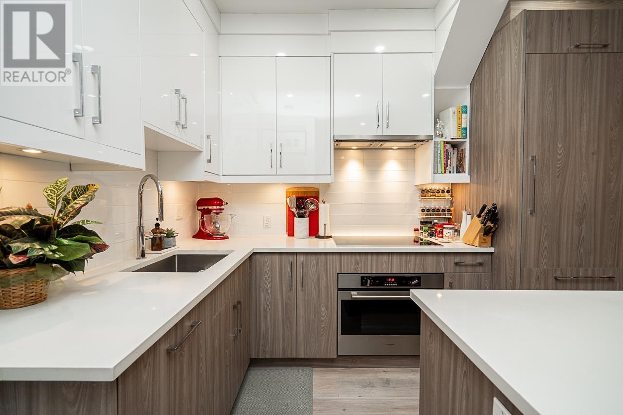 Photo 16 of 103 7131 17 Avenue, Burnaby BC