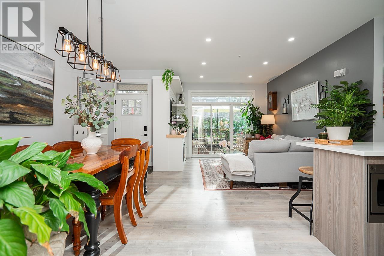Photo 7 of 103 7131 17 Avenue, Burnaby BC