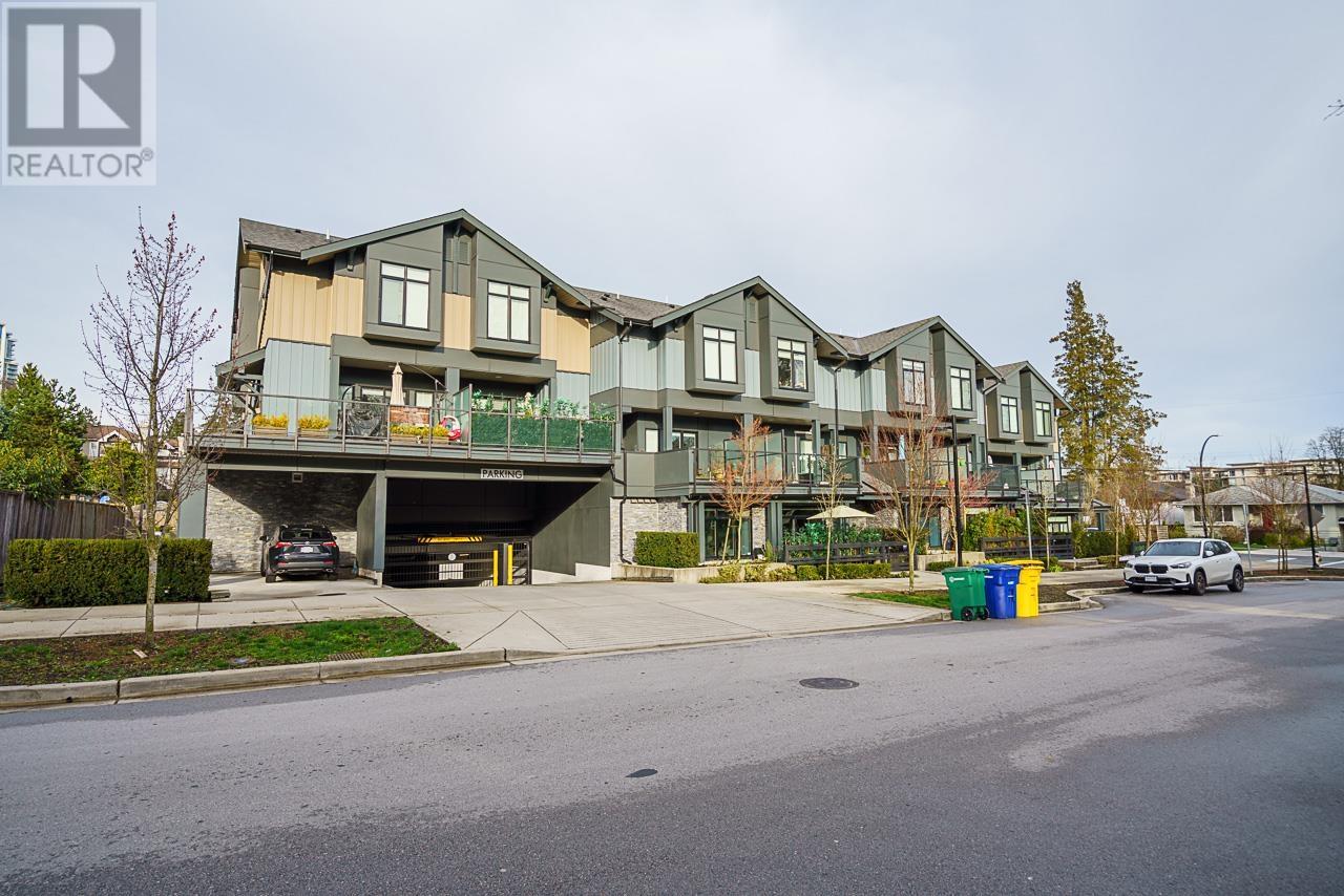 Photo 2 of 103 7131 17 Avenue, Burnaby BC