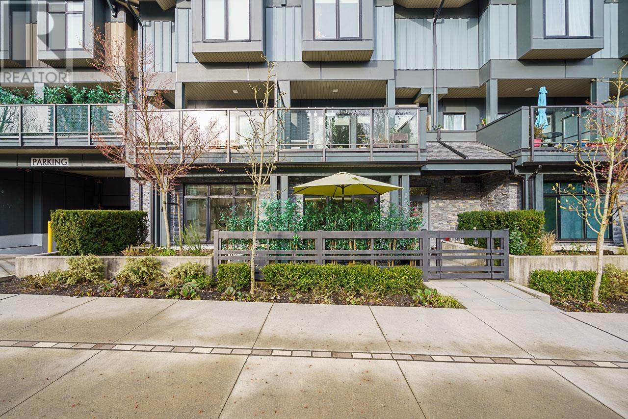 Photo 3 of 103 7131 17 Avenue, Burnaby BC