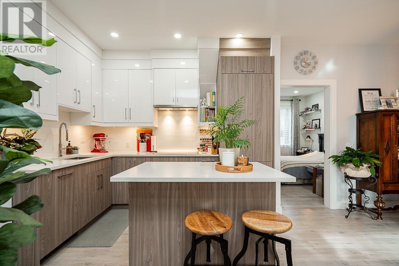 Photo 15 of 103 7131 17 Avenue, Burnaby BC