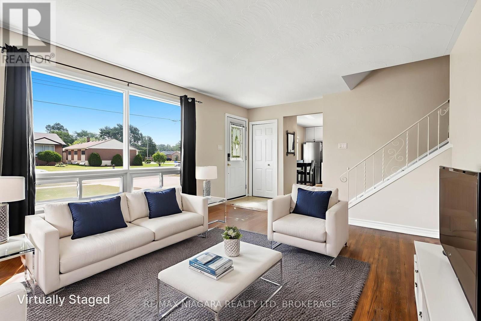 Photo 8 of 7463 Marieclaude Avenue, Niagara Falls ON