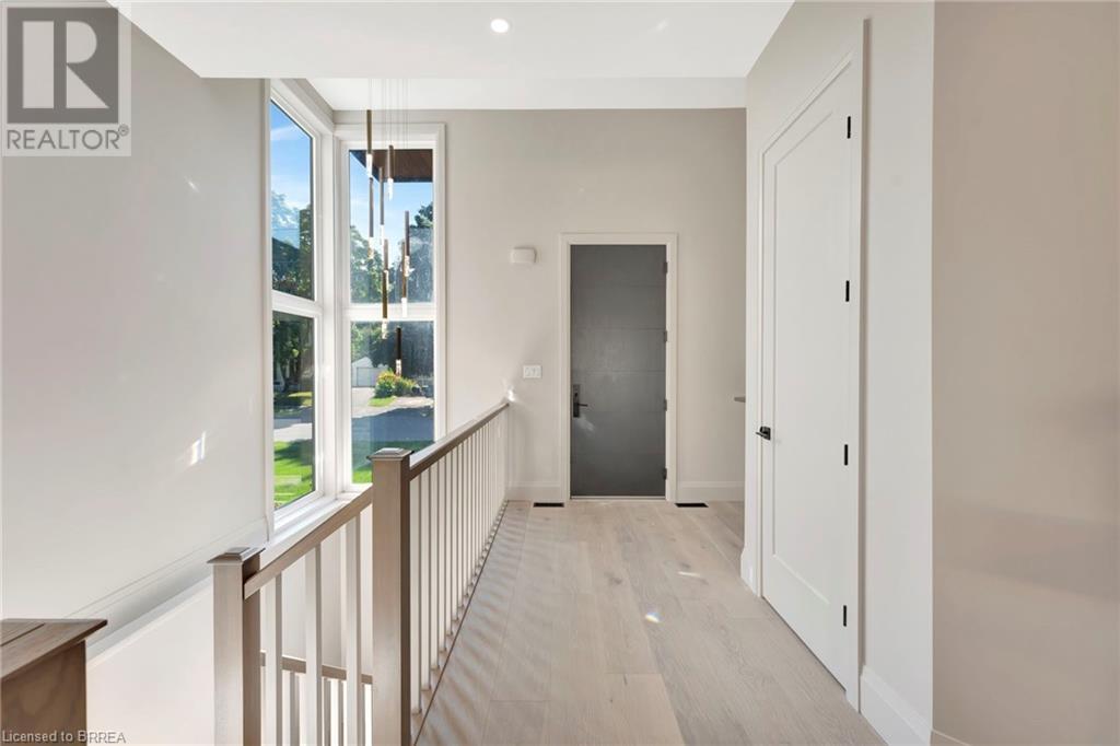 Photo 13 of 157 Parkside Drive, Brantford ON