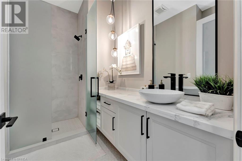 Photo 44 of 157 Parkside Drive, Brantford ON