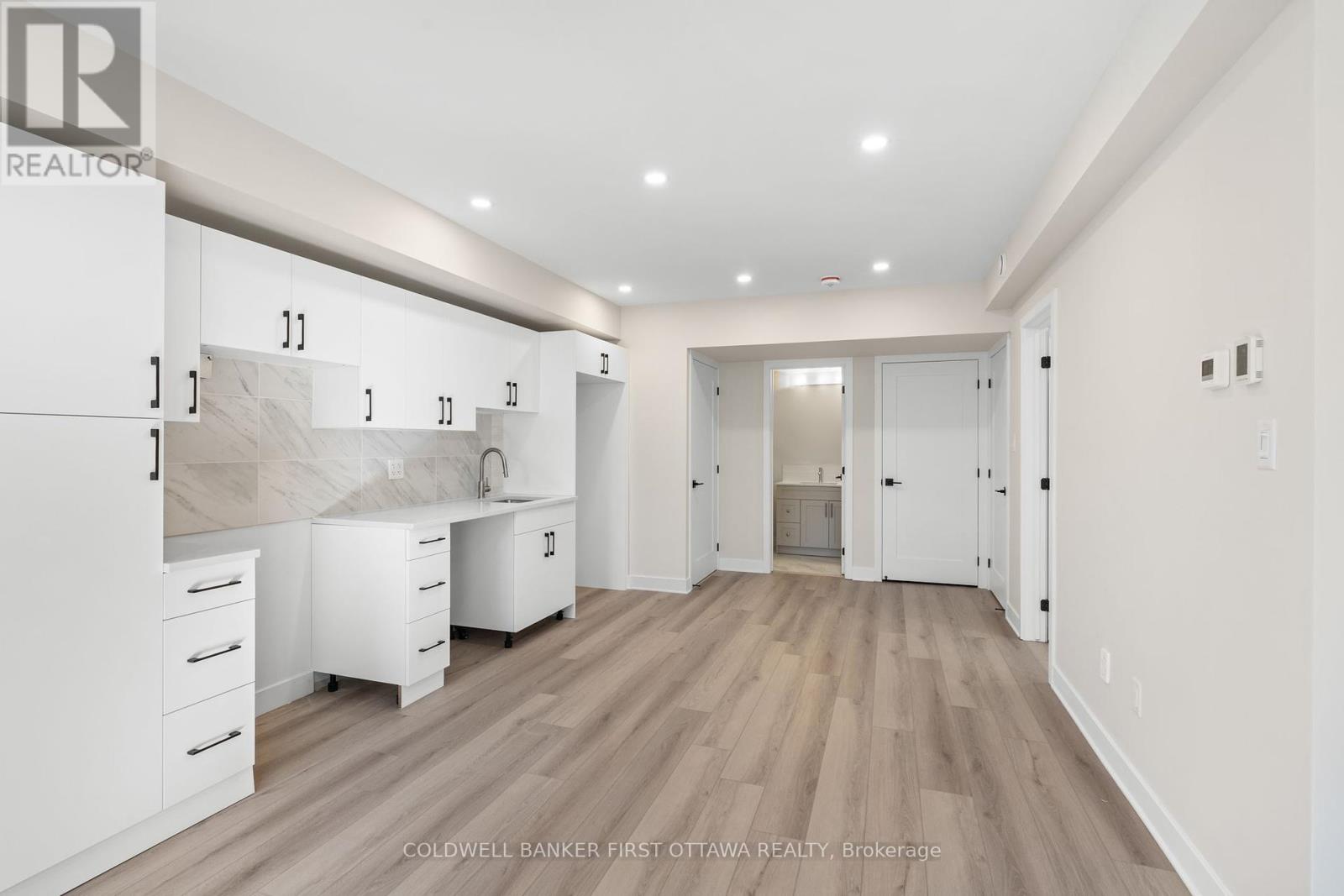 Kitchen & dining space.
