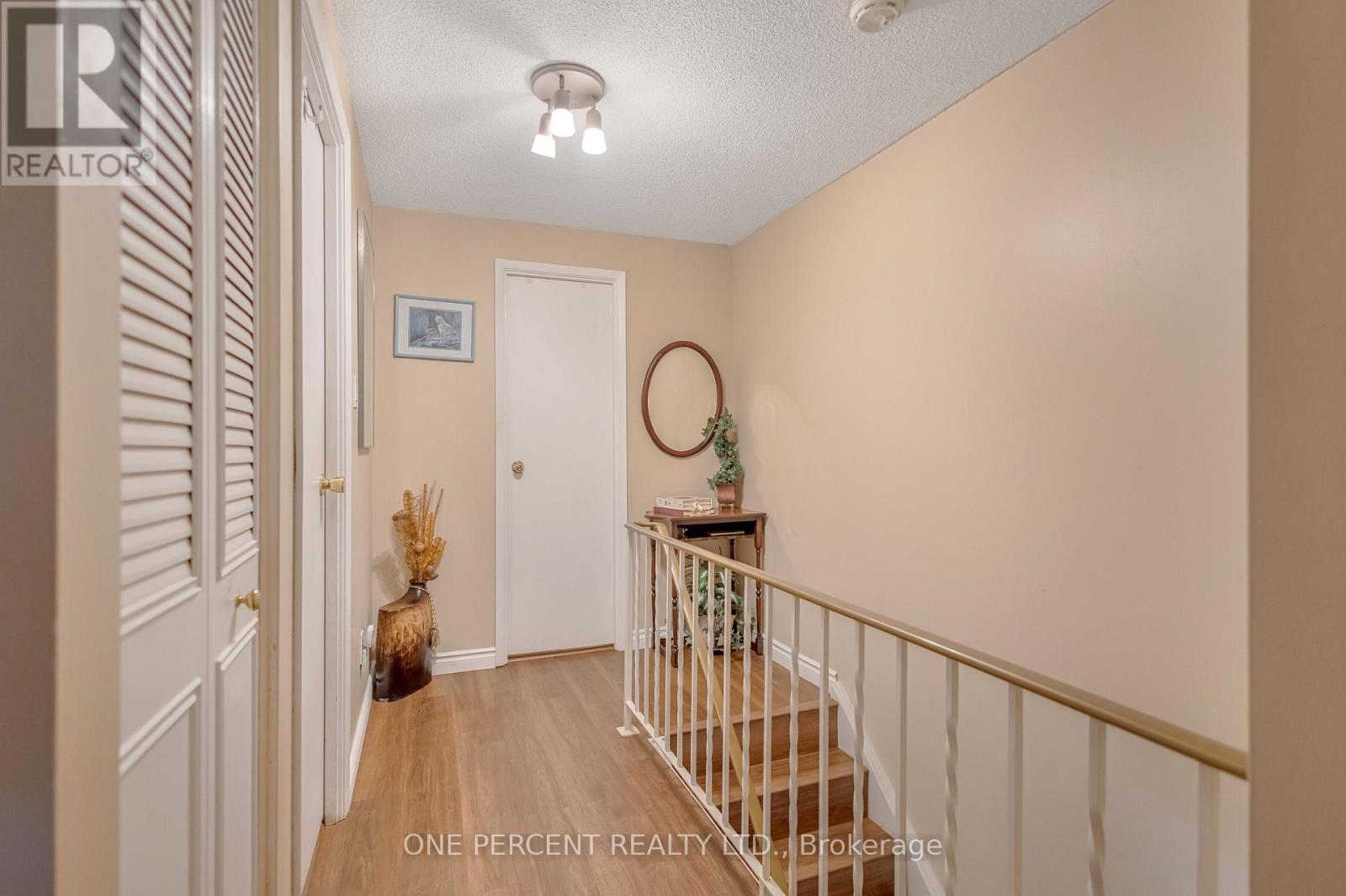 Photo 33 of 40 215 Glamis Road, Cambridge ON