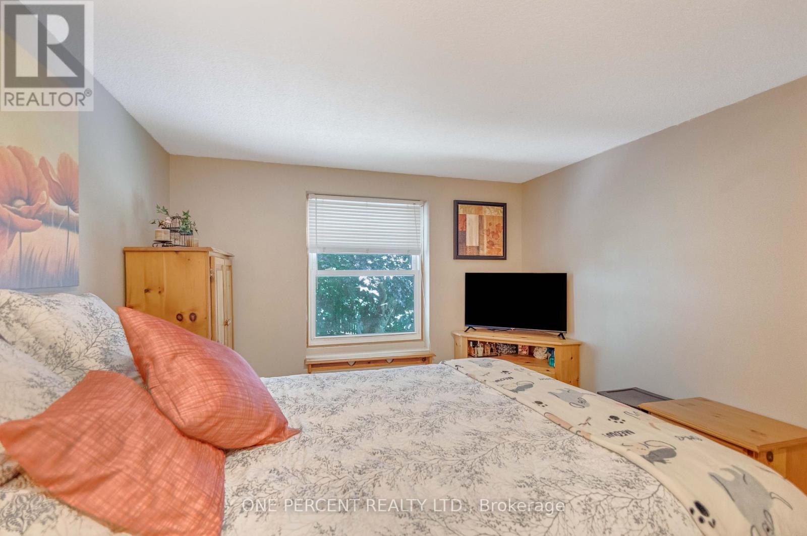 Photo 26 of 40 215 Glamis Road, Cambridge ON