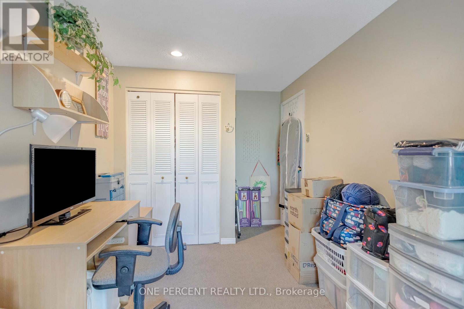 Photo 22 of 40 215 Glamis Road, Cambridge ON