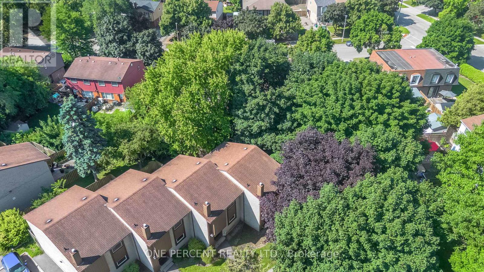 Photo 18 of 40 215 Glamis Road, Cambridge ON