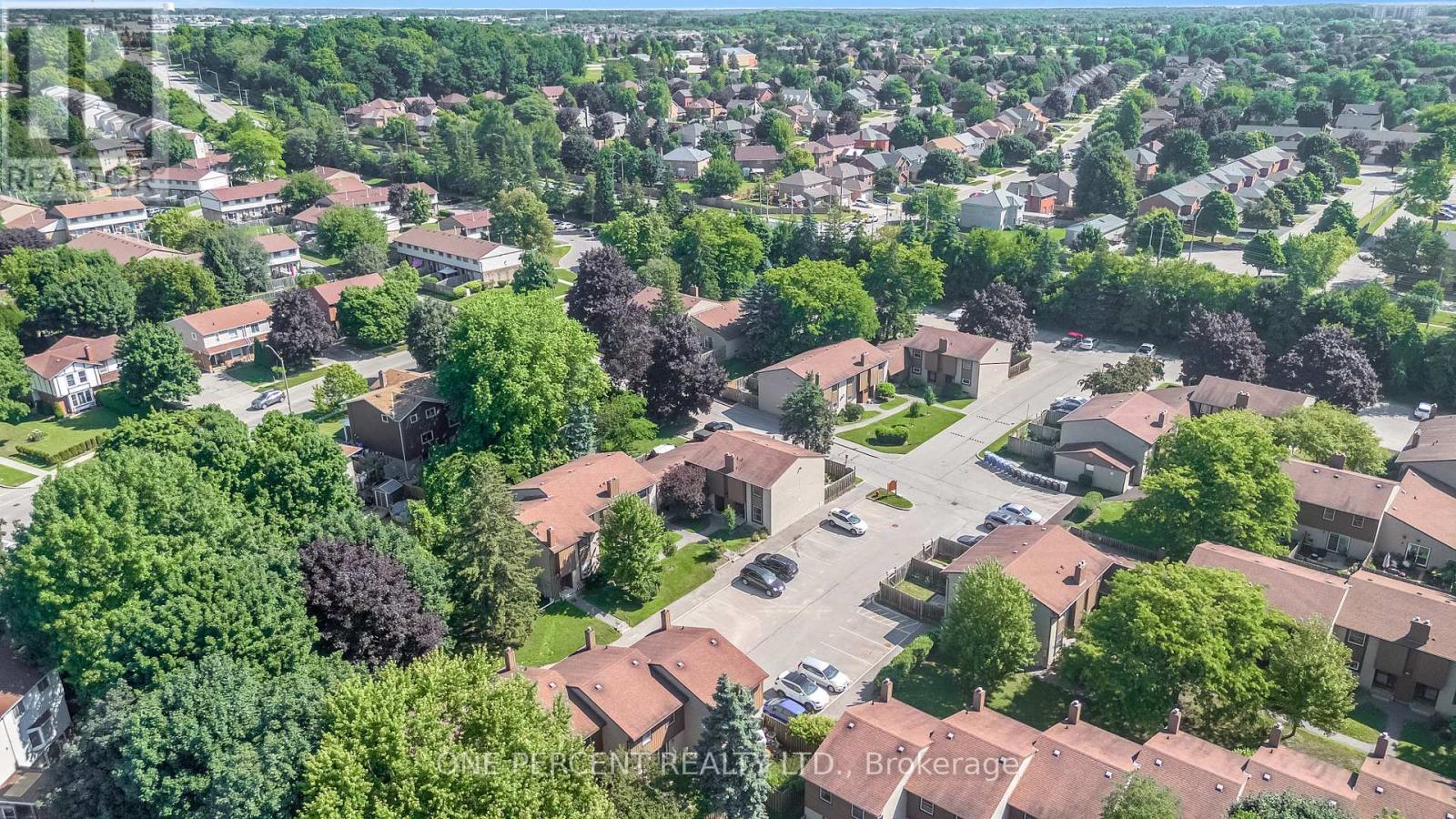 Photo 15 of 40 215 Glamis Road, Cambridge ON