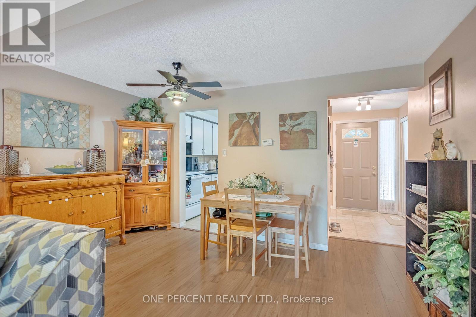 Photo 34 of 40 215 Glamis Road, Cambridge ON