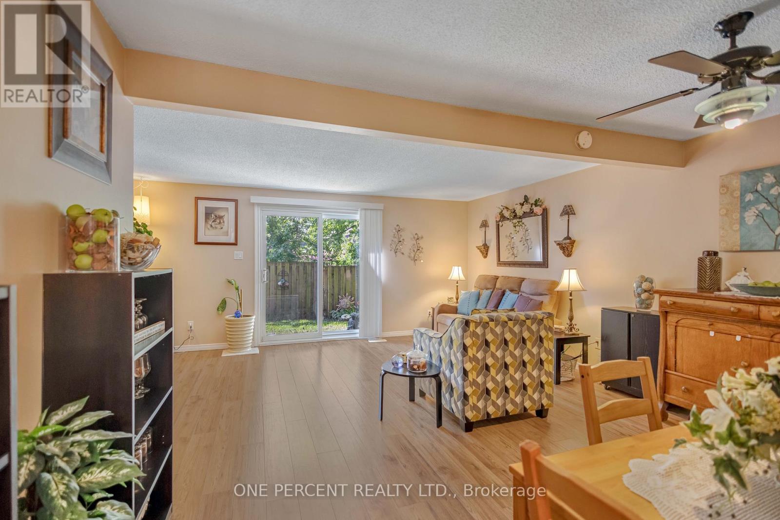 Photo 19 of 40 215 Glamis Road, Cambridge ON