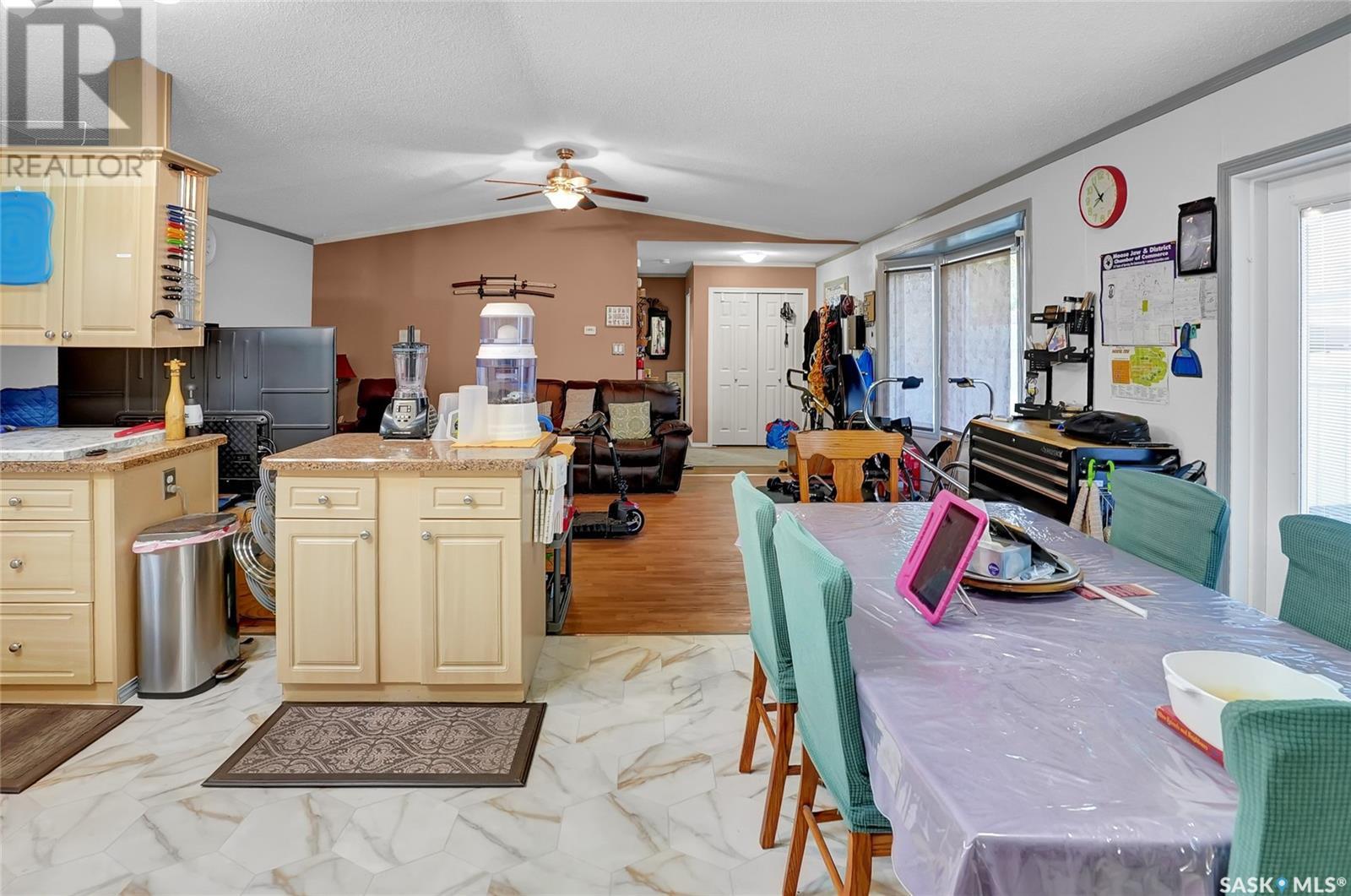 Photo 11 of F 2 1455 9th Avenue Ne, Moose Jaw SK