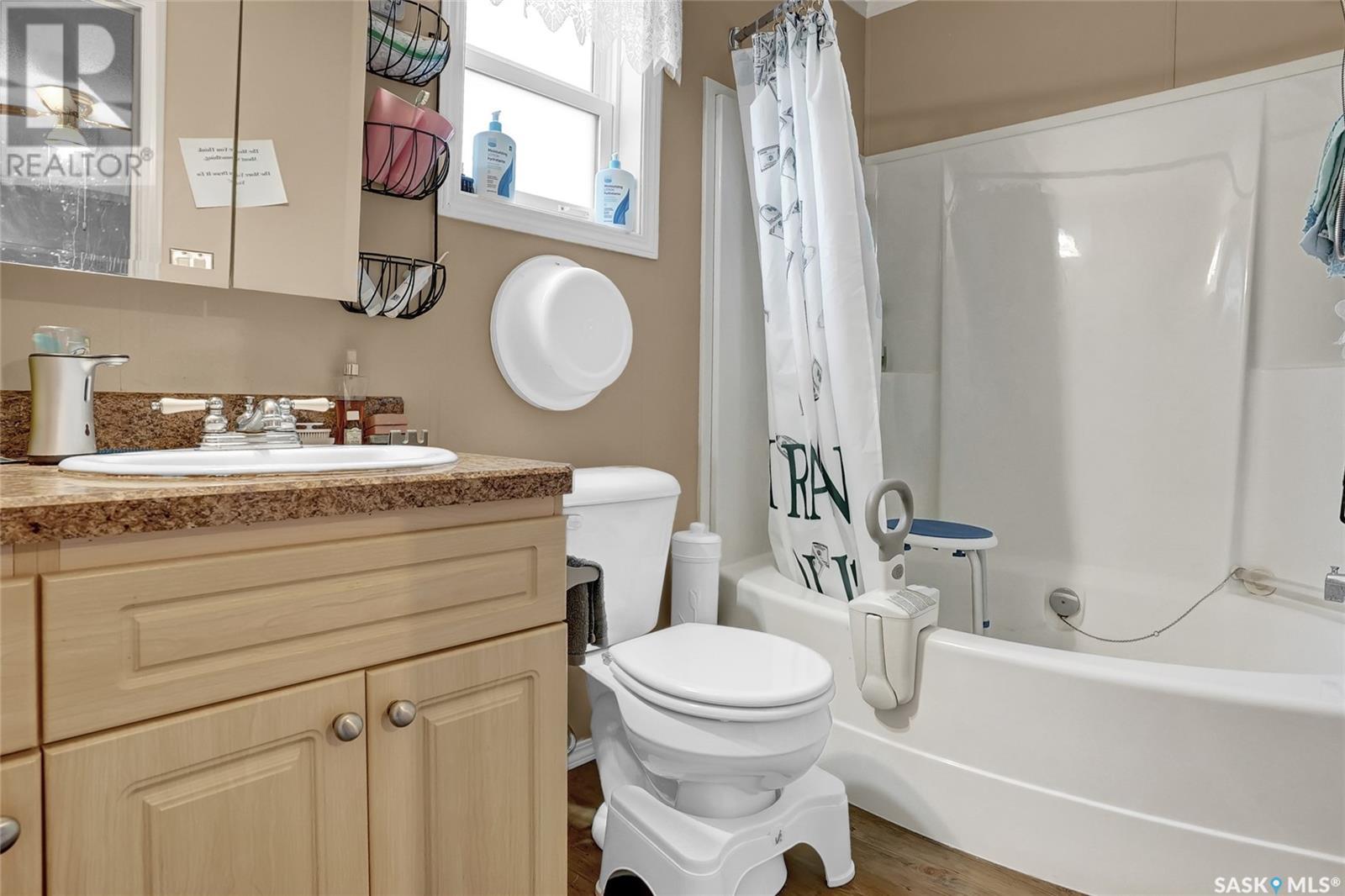 Photo 7 of F 2 1455 9th Avenue Ne, Moose Jaw SK