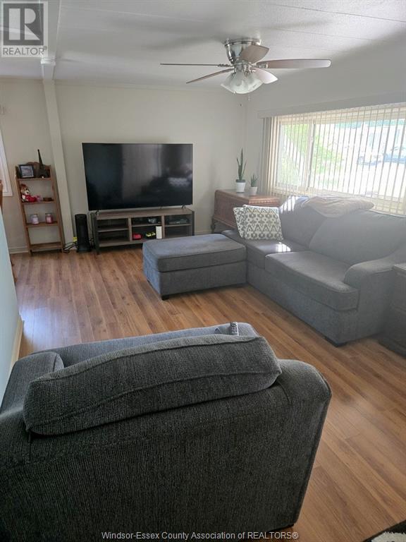 Photo 4 of 125 Steven Court, Essex ON