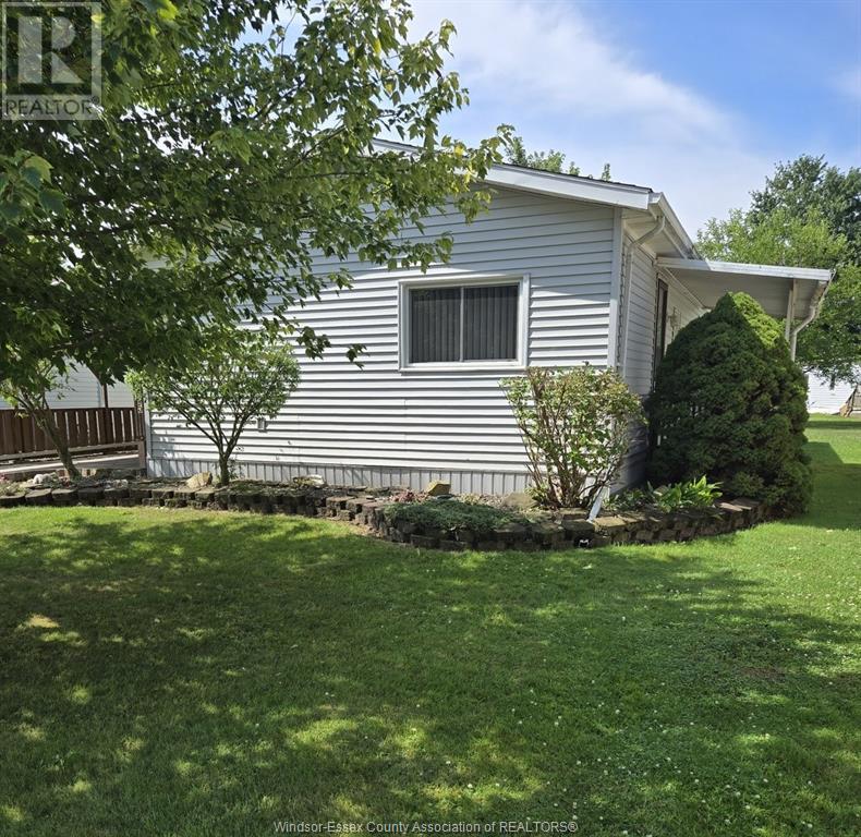 Photo 12 of 125 Steven Court, Essex ON