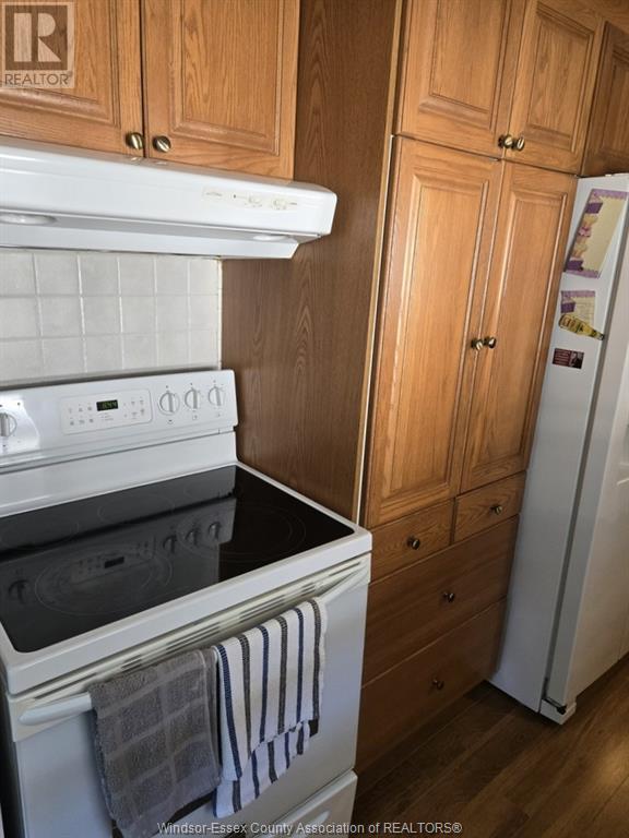 Photo 16 of 125 Steven Court, Essex ON