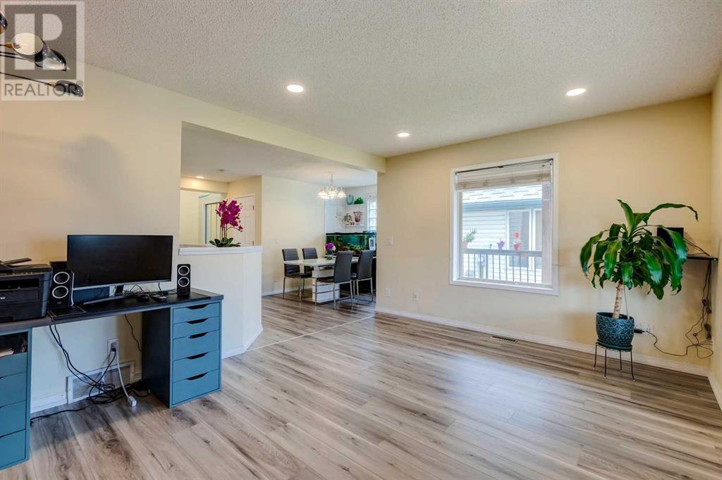 Photo 3 of 47 Erin Grove Se, Calgary AB