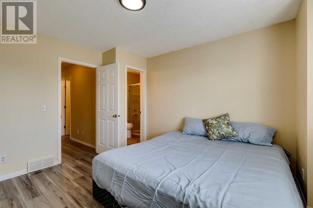 Photo 14 of 47 Erin Grove Se, Calgary AB