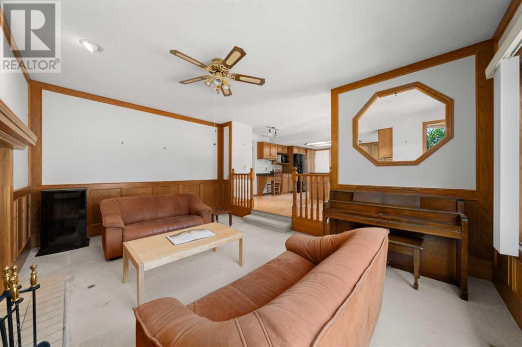 Single Family House for Sale in  Woodbriar Place SW Woodbine Calgary 